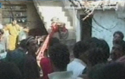 14 people die in buner as roof caves in