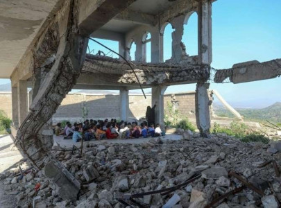 in yemen children begin classes in the ruins of war