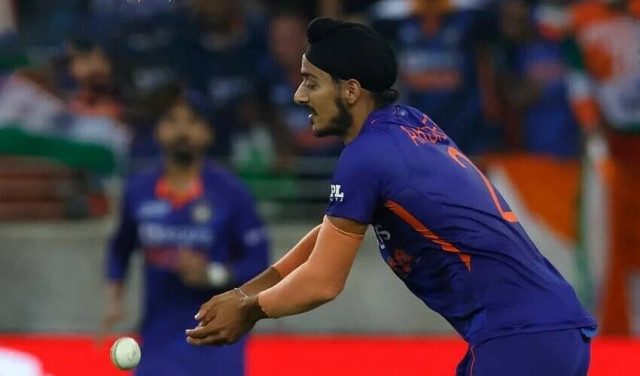 khalistani arshdeep trolled for dropping catch as pakistan win khalistani arshdeep trolled for dropping catch as pakistan win