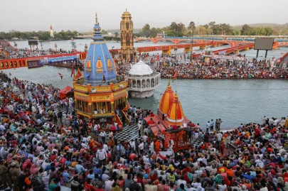 india s new coronavirus infections hit record as hindu devotees immerse in ganges india s new coronavirus infections hit record as hindu devotees immerse in ganges