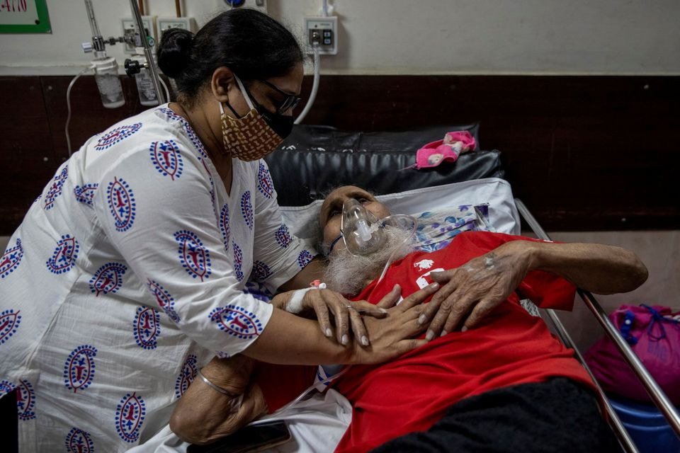 UK sends 1,000 more ventilators to India as doctors rally - Vimarsana News