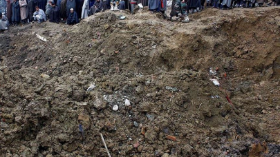 india massive landslide kills 5 many trapped