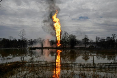 huge india oil well fire extinguished after five months huge india oil well fire extinguished after five months
