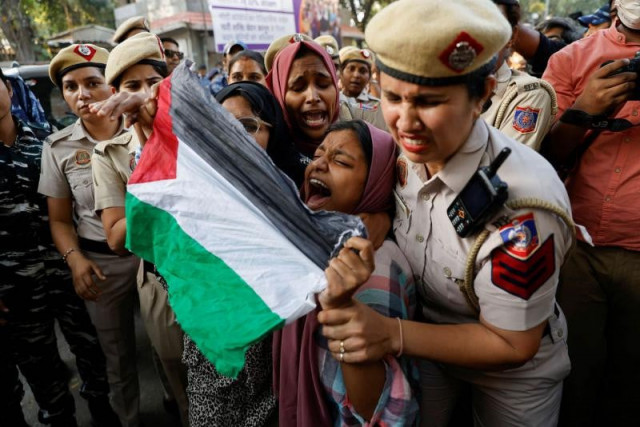 police detain pro palestinian demonstrators at a protest in support of palestinians in gaza near jantar mantar in new delhi india october 27 2023 photo reuters police detain pro palestinian demonstrators at a protest in support of palestinians in gaza near jantar mantar in new delhi india october 27 2023 photo reuters