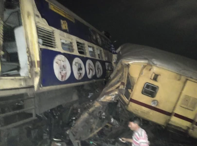 at least 10 dead in indian train collision