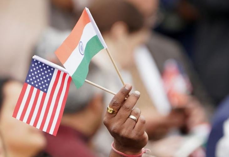 an attendee holds u s and india s flags as they gather on the south lawn of the white house to watch an official state arrival ceremony as us president joe biden hosts india s prime minister narendra modi for a state visit at the white house in washington us june 22 2023 photo reuters