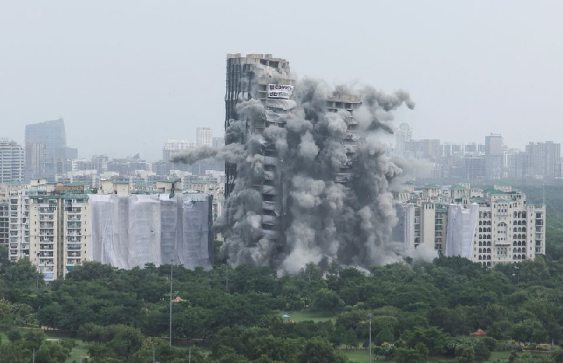 the supertech twin towers collapses following a controlled demolition after the supreme court found them in violation of building norms in noida india august 28 2022 photo reuters