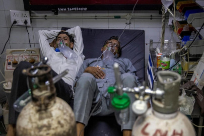 two to a bed in delhi hospital as india s covid crisis spirals two to a bed in delhi hospital as india s covid crisis spirals