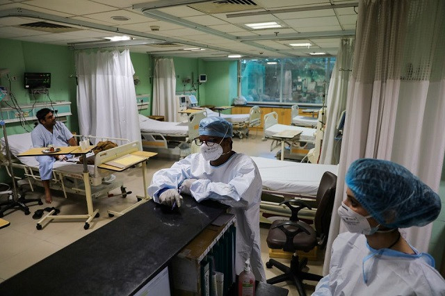 healthcare workers are seen inside a ward for the coronavirus disease covid 19 patients at sir ganga ram hospital in new delhi september 3 2021 picture taken on september 3 2021 photo reuters