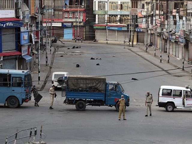 indian police blocks the main road during the official celebration of india s independence day in srinagar occupied kashmir on august 15 2020 photo aa file