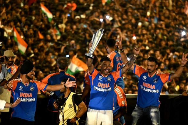 indian cricketer hardik pandya holds the trophy as he greets fans during an open bus roadshow upon arrival in mumbai on july 4 2024 photo afp indian cricketer hardik pandya holds the trophy as he greets fans during an open bus roadshow upon arrival in mumbai on july 4 2024 photo afp