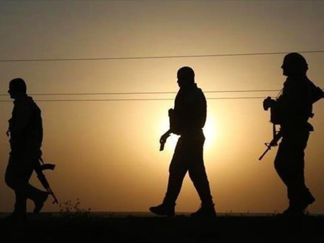 india moves sizeable troops from iiojk to china border