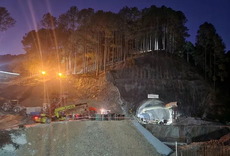 rescuers move machines past a tunnel where workers are trapped in uttarakhand india november 19 2023 photo reuters rescuers move machines past a tunnel where workers are trapped in uttarakhand india november 19 2023 photo reuters