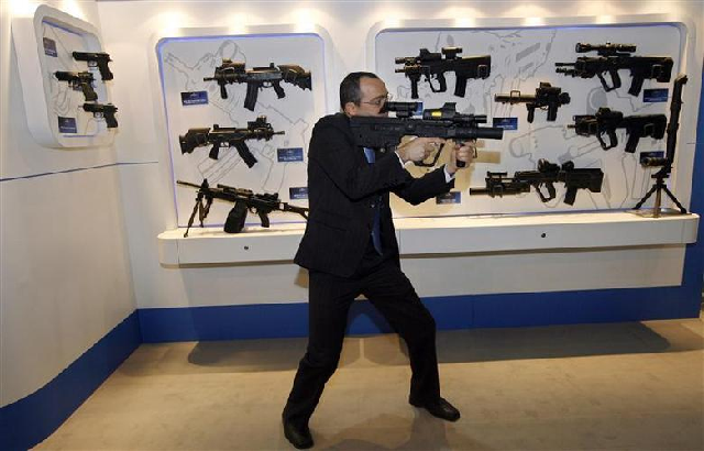 an exhibitor from israel demonstrates an assault rifle to visitors during the sixth international land and naval system defence expo 2010 in new delhi february 15 2010 photo reuters an exhibitor from israel demonstrates an assault rifle to visitors during the sixth international land and naval system defence expo 2010 in new delhi february 15 2010 photo reuters