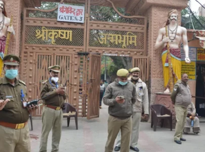 hindu group threatens to install idol in indian mosque