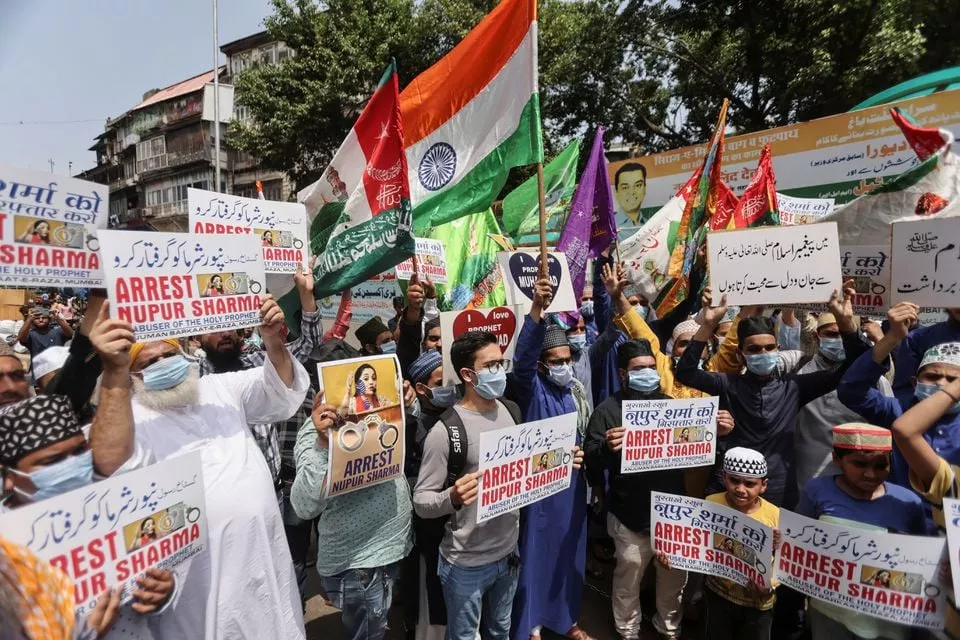 people holding placards shout slogans demanding the arrest of bjp member nupur sharma for her blasphemous comments on prophet mohammed saw on a street in mumbai india june 6 2022 photo reuters people holding placards shout slogans demanding the arrest of bjp member nupur sharma for her blasphemous comments on prophet mohammed saw on a street in mumbai india june 6 2022 photo reuters