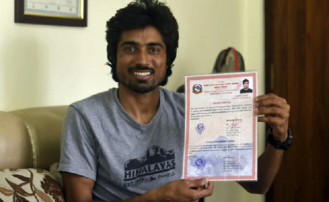 indian climber banned for faking everest ascent reaches summit indian climber banned for faking everest ascent reaches summit