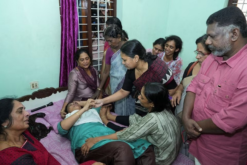 Indian Minister for Health and Woman and Child Development Veena George consoles the mother of Akash Sasidharan Nair, one of the victims of a fire that broke out in a building housing foreign workers in Kuwait, at Pathanamthitta district in the southern Indian state of Kerala, June 13, 2024. PHOTO: REUTERS