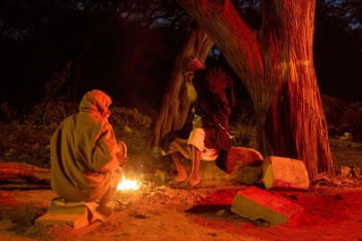 indian farmers vow to carry on protests despite cold deaths