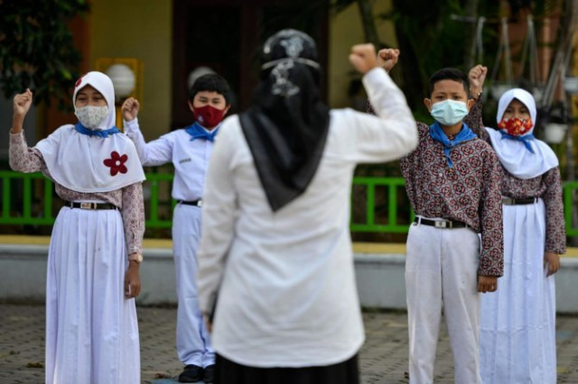 indonesian school shaves 14 girls hair over teacher s hijab complaint indonesian school shaves 14 girls hair over teacher s hijab complaint