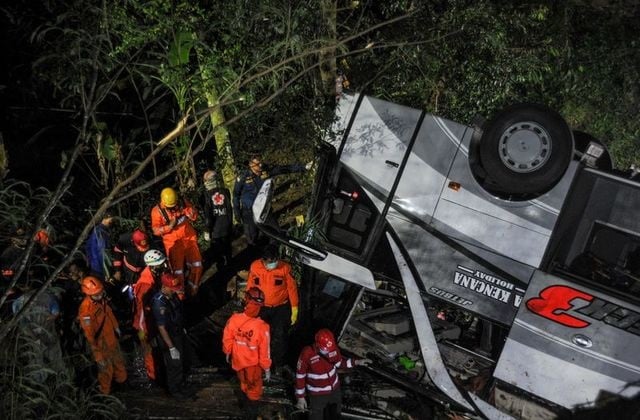 rescue personnel work at the crash site after a bus fell into a ravine in sumedang west java province indonesia march 10 2021 in this photo taken by antara foto picture taken march 10 2021 photo reuters