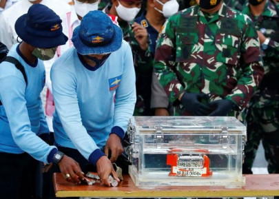 indonesia downloads data from flight recorder of downed sriwijaya air jet