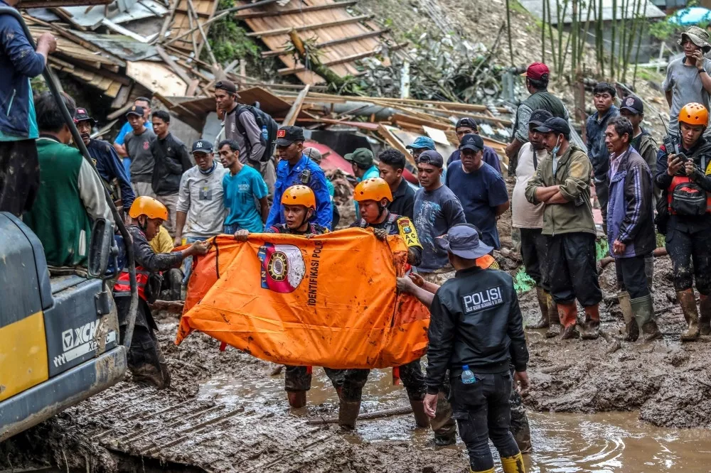 indonesia landslide death toll rises to 27 indonesia landslide death toll rises to 27