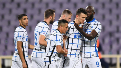 inter milan climb to top of serie a inter milan climb to top of serie a