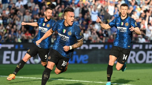 inter overcome udinese to stay on heels of milan inter overcome udinese to stay on heels of milan