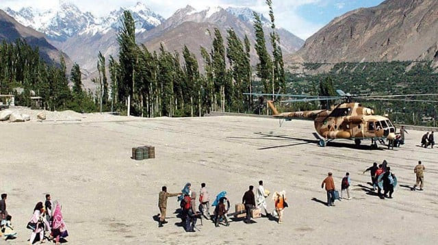 hunza lake two feet from spillway hunza lake two feet from spillway