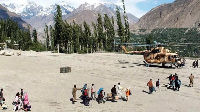 hunza lake two feet from spillway hunza lake two feet from spillway