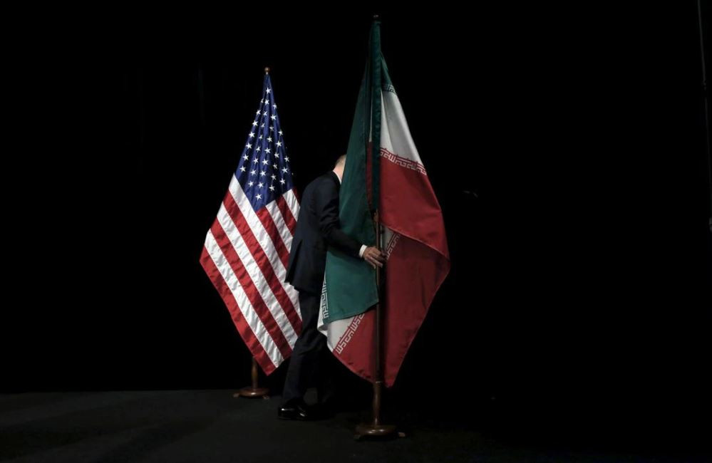 a staff member removes the iranian flag from the stage after a group picture with foreign ministers and representatives of the us iran china russia britain germany france and the european union during the iran nuclear talks at the vienna international centre in vienna austria july 14 2015 photo reuters file