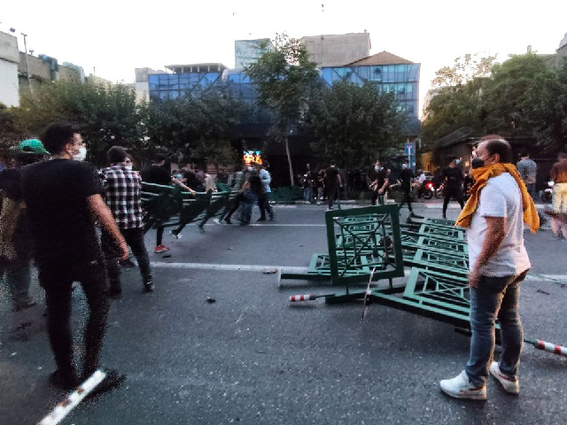 iran s revolutionary guards issue warning as protests over woman s death spread iran s revolutionary guards issue warning as protests over woman s death spread