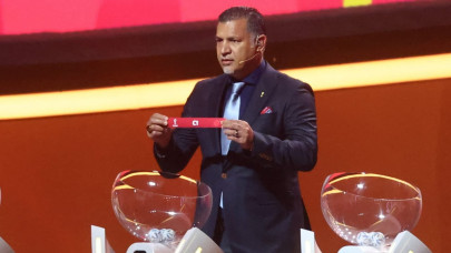 iran returns star footballer daei s passport iran returns star footballer daei s passport