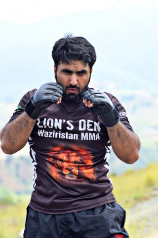 irfan mehsud breaks record of most push ups in one minute irfan mehsud breaks record of most push ups in one minute