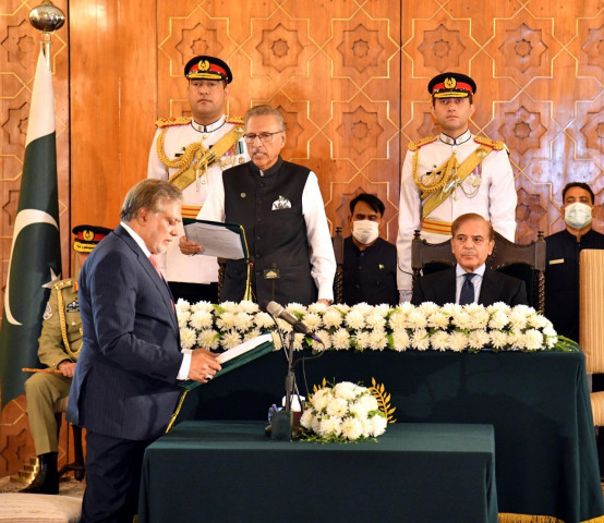 ishaq dar sworn in as new finance minister ishaq dar sworn in as new finance minister