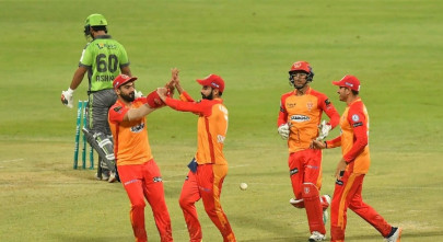 islamabad united stun lahore qalandars with an improbable 28 run victory