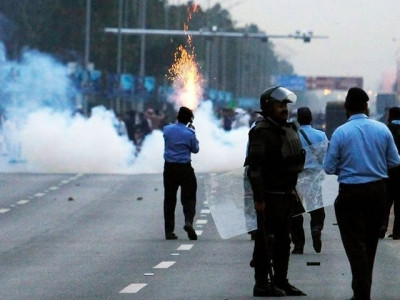 islamabad turns into war zone as govt employees clash with police islamabad turns into war zone as govt employees clash with police