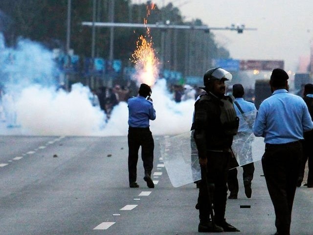 A heavy contingent of Islamabad police tear-gassed hundreds of government employees as they attempted to approach the Parliament House to stage a sit-in. PHOTO: EXPRESS