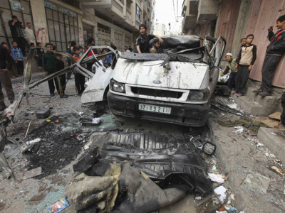 violence israel kills five in gaza air raid