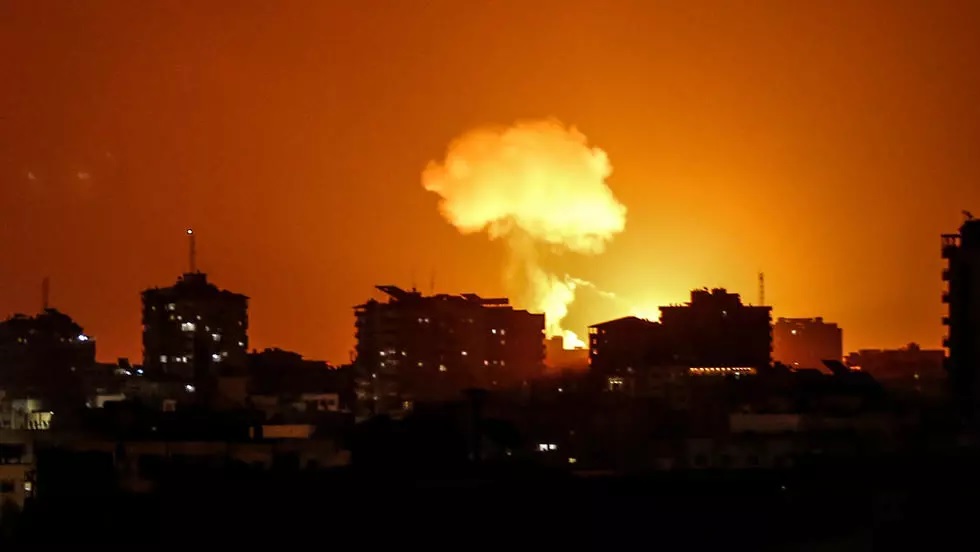 israel carries out air strikes against hamas targets in gaza hours after warning the palestinian islamist group that it risks war if it fails to end repeated launches of arson balloons across the border photo afp