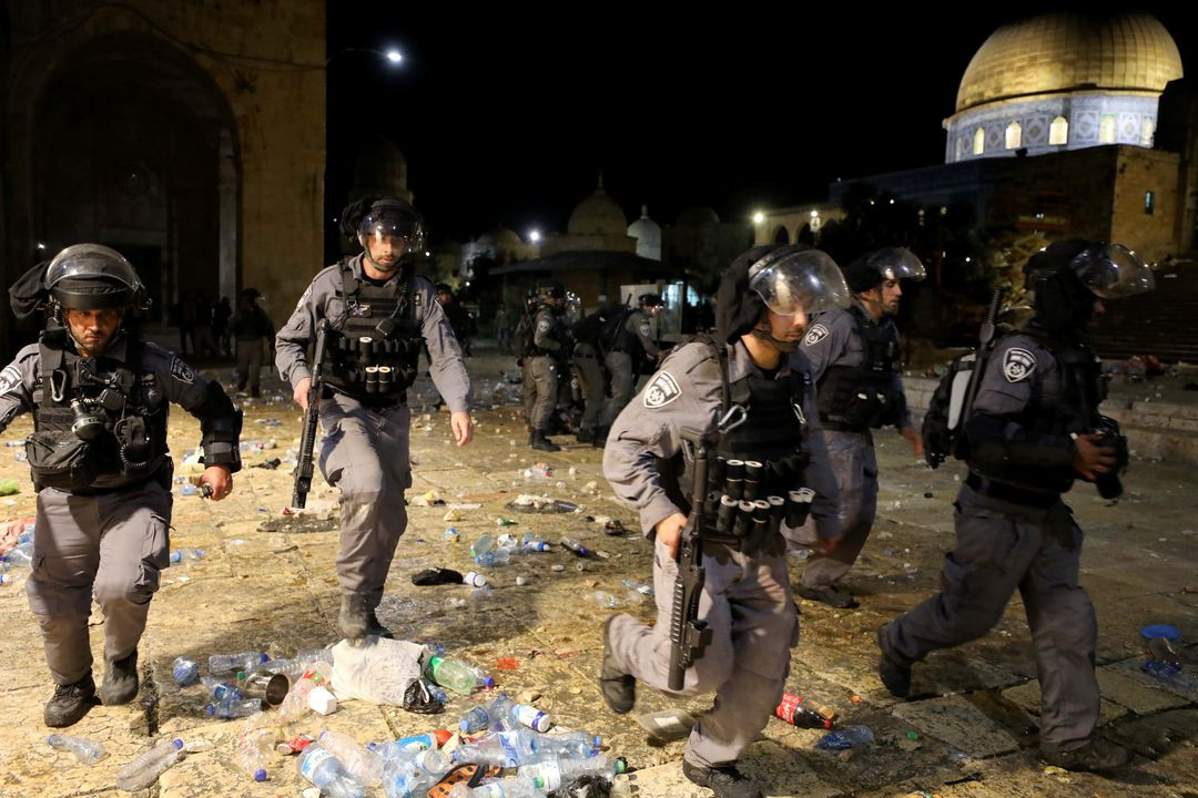 israeli police run during clashes with palestinians at the compound that houses al aqsa mosque known to muslims as noble sanctuary and to jews as temple mount amid tension over the possible eviction of several palestinian families from homes on land claimed by jewish settlers in the sheikh jarrah neighbourhood in jerusalem s old city may 7 2021 photo reuters