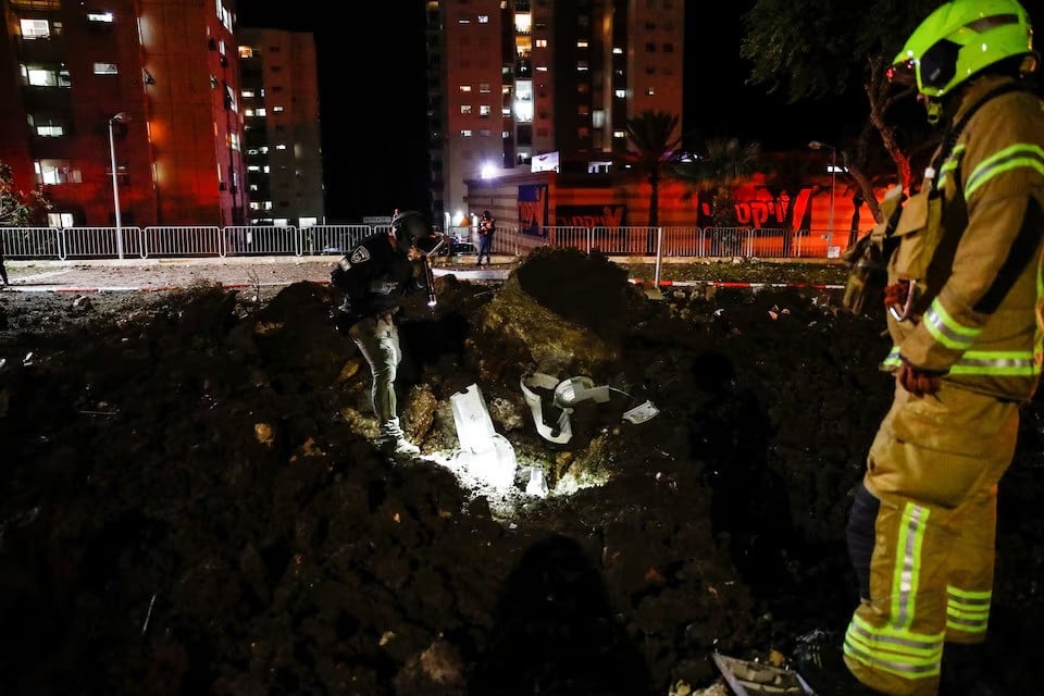 israeli rescue force members inspect the site where a projectile fell amid cross border hostilities between hezbollah and israel in haifa northern israel on october 6 2024 photo reuters