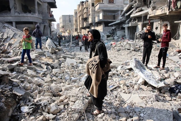 a woman mourns the destruction of an israeli strike in jabaliya in northern gaza on november 10 2024 photo afp