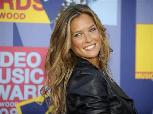 model bar refaeli poses as she arrives at the 2008 mtv video music awards in los angeles photo reuters file model bar refaeli poses as she arrives at the 2008 mtv video music awards in los angeles photo reuters file