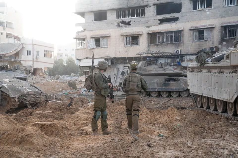 Israeli soldiers operate in the Gaza Strip during a temporary truce between Israel and Hamas. PHOTO: REUTERS