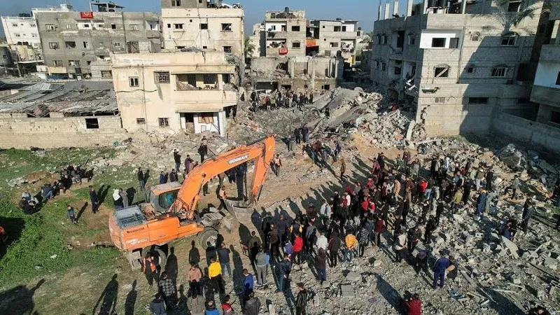 palestinians gather at the site of an israeli strike on a house in rafah in the southern gaza strip december 19 2023 photo reuters