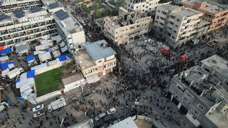 palestinians gather at the site of an israeli strike on a mosque in rafah in the southern gaza strip december 20 2023 photo reuters