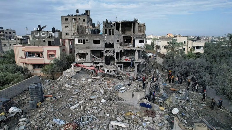 Palestinians accumulate during a site of Israeli strikes on houses during a Maghazi stay in a executive Gaza Strip Dec 25, 2023. PHOTO: REUTERS