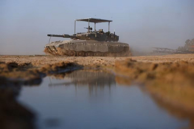israel storms khan younis in southern gaza killing scores israel storms khan younis in southern gaza killing scores